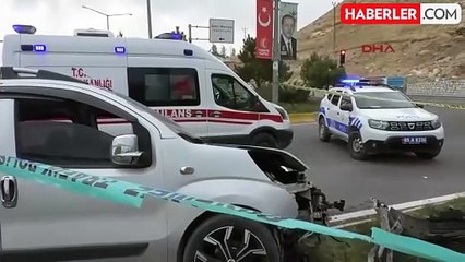 Van'da hafif ticari araç ile çöp kamyoneti çarpıştı: 1 ölü, 4 yaralı