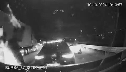 Ambulansın önünü kesip sağlıkçılara saldıran kişilerin AKP'li olduğu ortaya çıktı