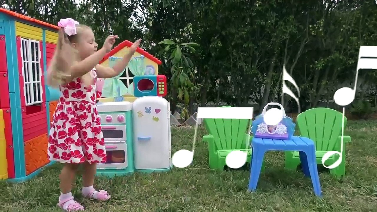 Diana pretend play with toy Kitchen and preparing breakfast