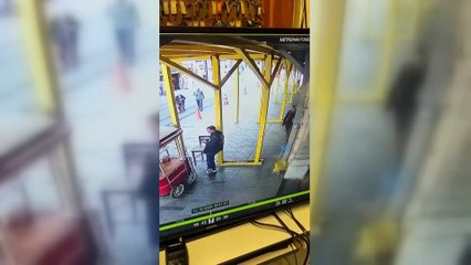HABER || İstiklal Caddesi’nde polise bıçaklı saldırı