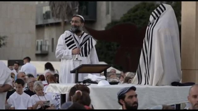 Tel Aviv celebra l'inizio dello Yom Kippur, strade deserte e paura