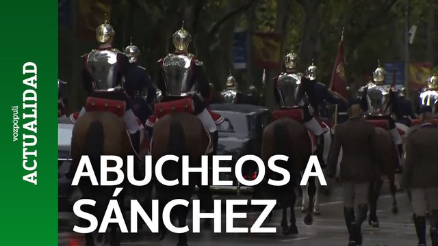 Se escuchan abucheos a Sánchez al terminar del desfile del 12-0