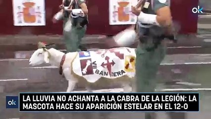 La lluvia no achanta a la cabra de la Legión: la mascota hace su aparición estelar en el 12-O