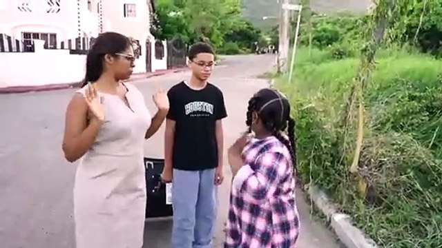 Llega el primo de navila con muchos regalos