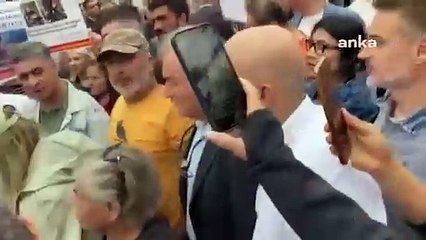 Hayvanseverler katliamı Gebze Belediyesi önünde protesto etti