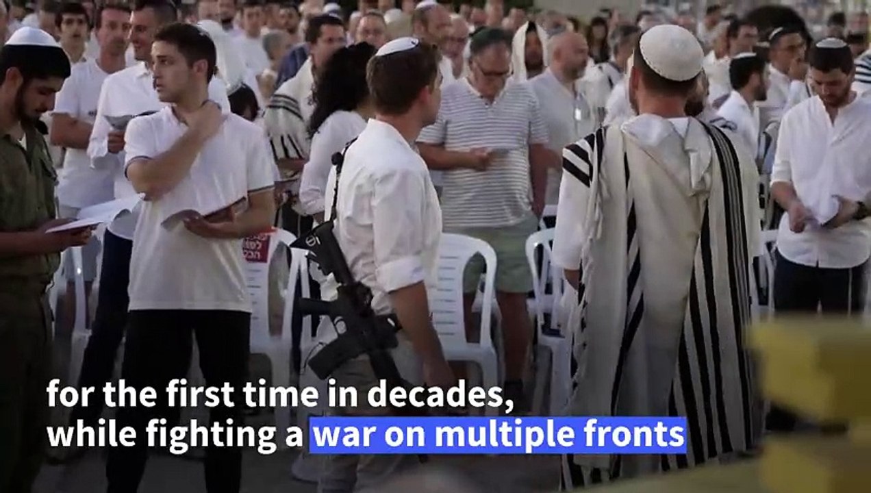 Tel Aviv marks holiest Jewish day in shadow of war