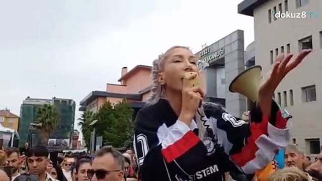 Hande Yener'den Gebze'deki Hayvan Katliamına Tepki