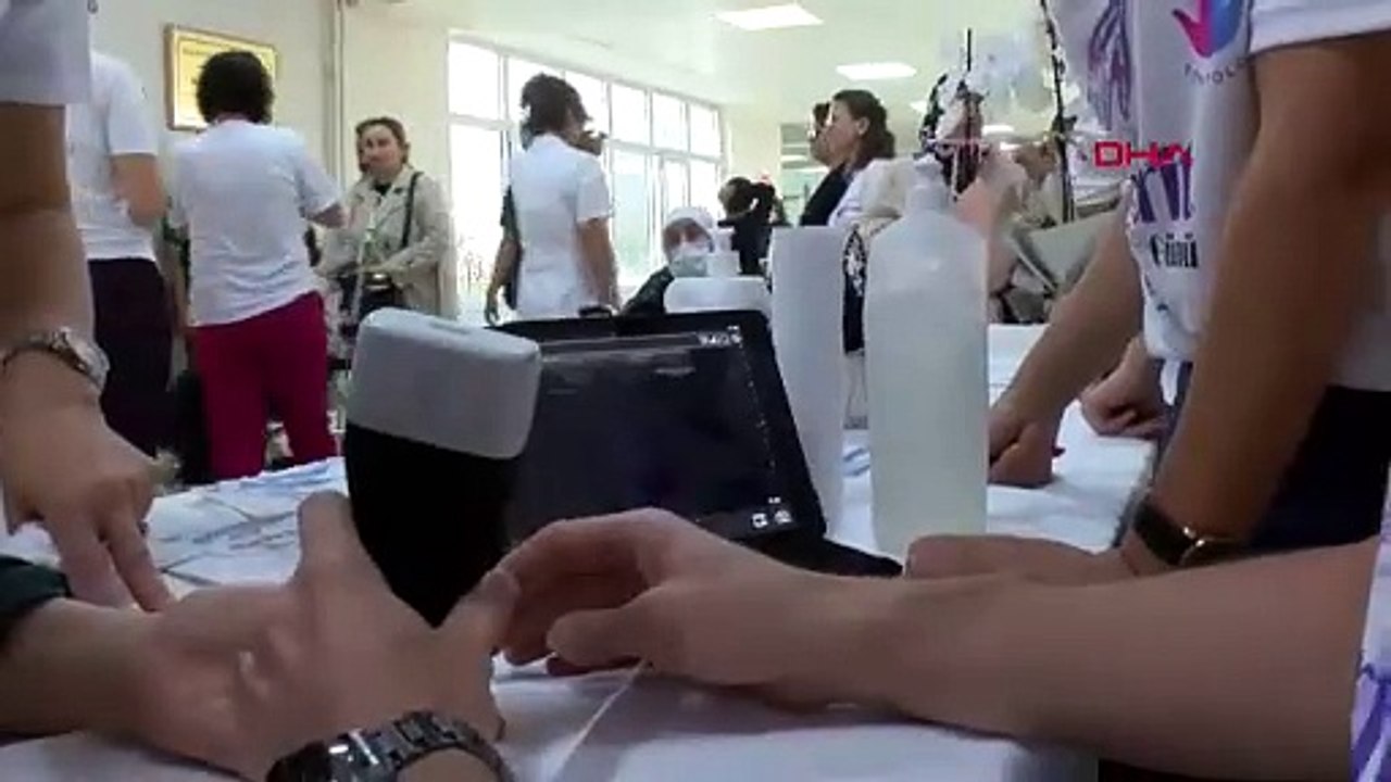 BURSA BUÜ’de kurulan stantla vatandaşlar romatizmal hastalıklara karşı bilgilendirildi