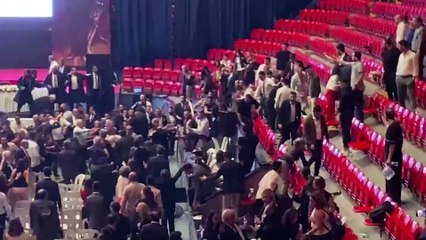 Ankara Barosu Genel Kurulunda kavga!