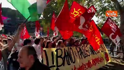 "Se non cambier?, intifada pure qua". Gli slogan al corteo pro Palestina a Roma