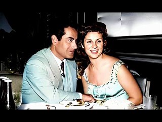 لبستو احلي فستان موسيقار الازمان فريد الاطرش علي العود بواسطه سوزان مصطفي