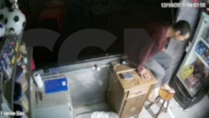 Ladrão arromba estabelecimento e furta cigarros e bebidas