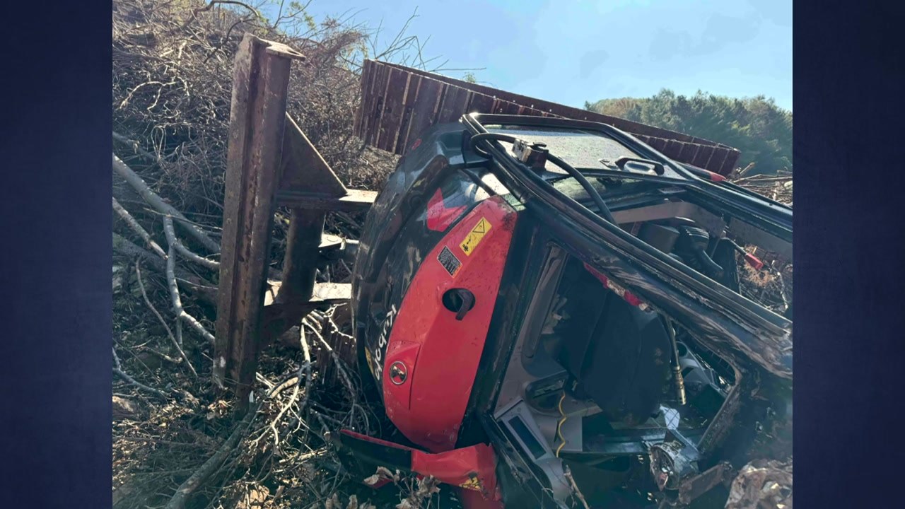 정선 야산에서 작업하던 굴착기 추락...50대 중상 / YTN