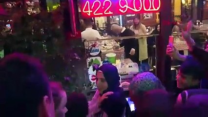 İstanbul-Cumhurbaşkanı Erdoğan, Üsküdar'da esnaf ziyaretinde bulundu