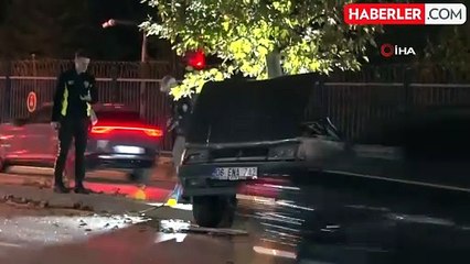 Ağaca Çarpan Tofaş İkiye Bölündü: 2 Yaralı