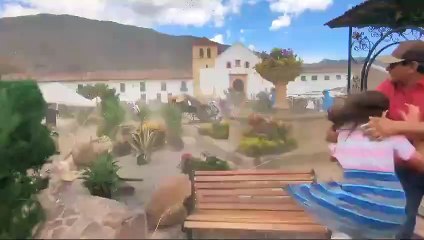 Carpas volando, mercancía en los suelos y personas heridas: Fuerte vendaval en Villa de Leyva