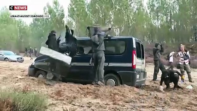 Manif anti ligne à grande vitesse en Gironde : Regardez les images de l'attaque des forces de l'ordre avec des tirs contre un hélicoptère de la gendarmerie et un véhicule vandalisé