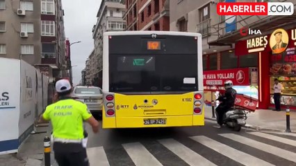 Hatalı Park İETT Otobüsünü Kitleyince Trafik 30 Dakika Kapalı Kaldı