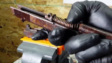 Télécharger la video: Gun Restoration  Seized up 1953 Cold War Romanian Tokarev, (With test firing) #r