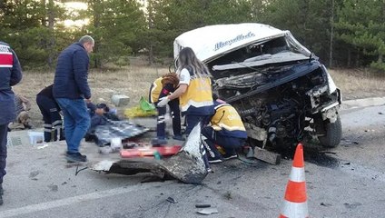 İşçi servisinin devrildiği kazada 2 kişi hayatını kaybetti, 13 kişi yaralandı