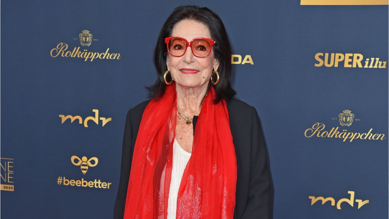 GALA VIDEO - Nana Mouskouri a 90 ans, elle se confie sur sa santé fragile : “J’ai été hospitalisée un mois aux urgences”