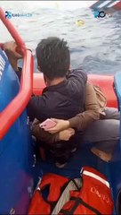 Detik-detik Dramatis Penyelamat Kapal Tenggelam Ditengah Gelombang Tinggi di Kepulauan Seribu 