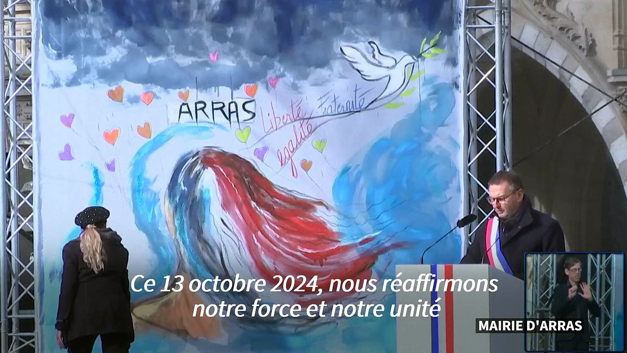 Un an après l'attentat, Arras rend hommage à Dominique Bernard