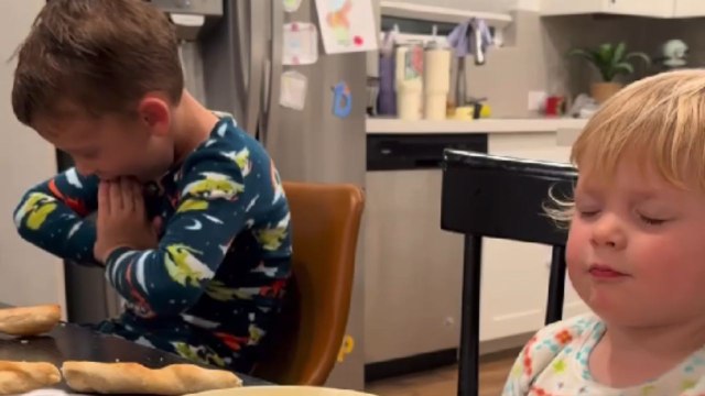 Hungry toddler gives up on waiting when prayer takes too long to finish