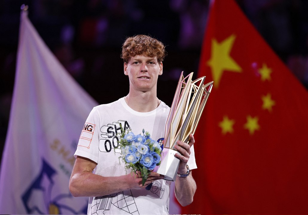سينر يفوز على دجوكوفيتش ويحرز لقب بطولة شنغهاي ماسترز للتنس