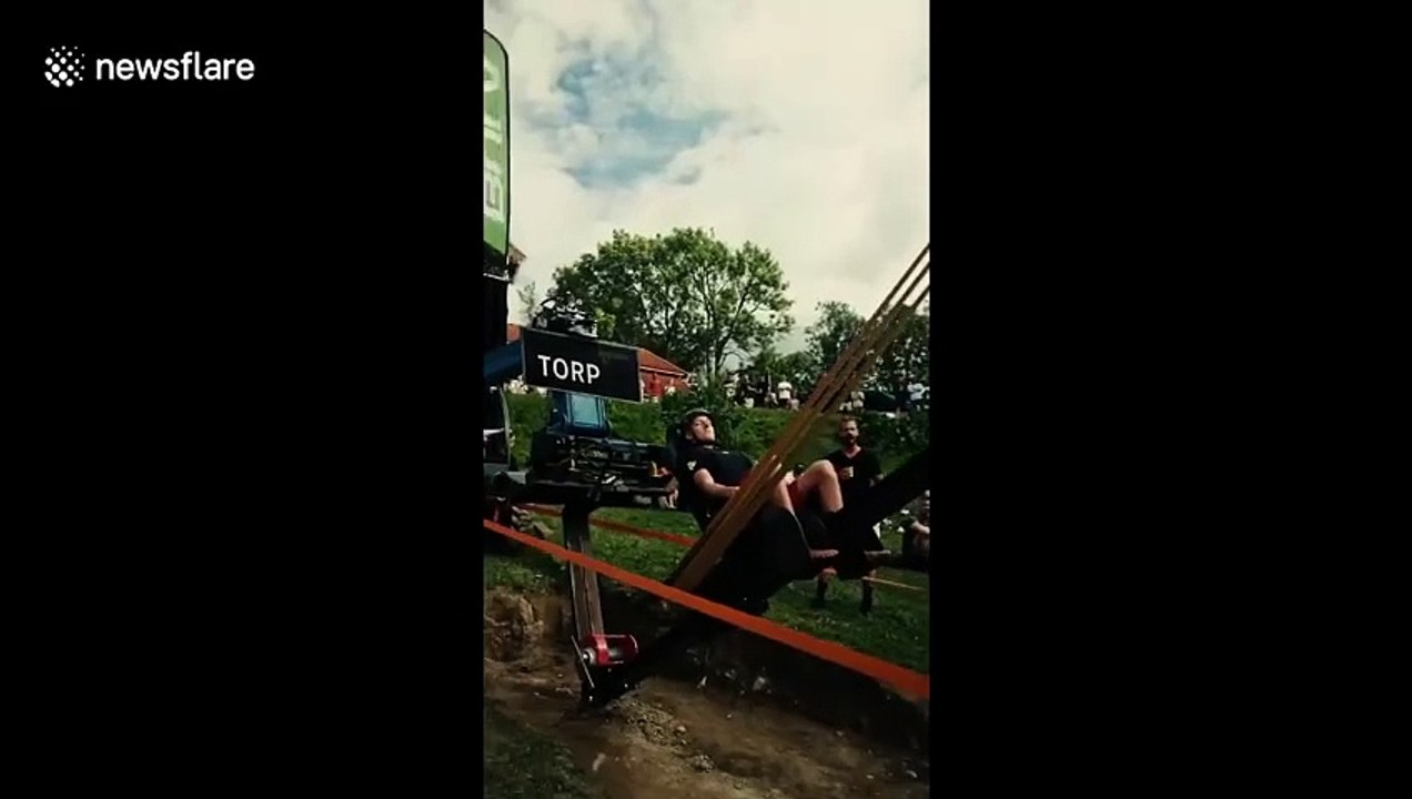 Ces dingues se font catapulter dans une petite piscine... Risqué