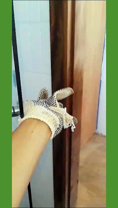  ¡Dile Adiós al Agua en tu Baño!    ¿Cansado de SECAR el SUELO del BAÑO DESPUÉS de cada DUCHA?  