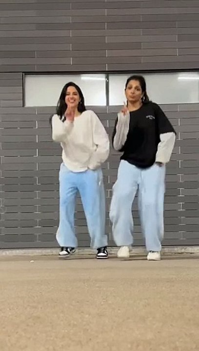 Girls are dancing  Deewana Hai Dekho - The9Teen - @Imanvi1013 X @eshhpatel