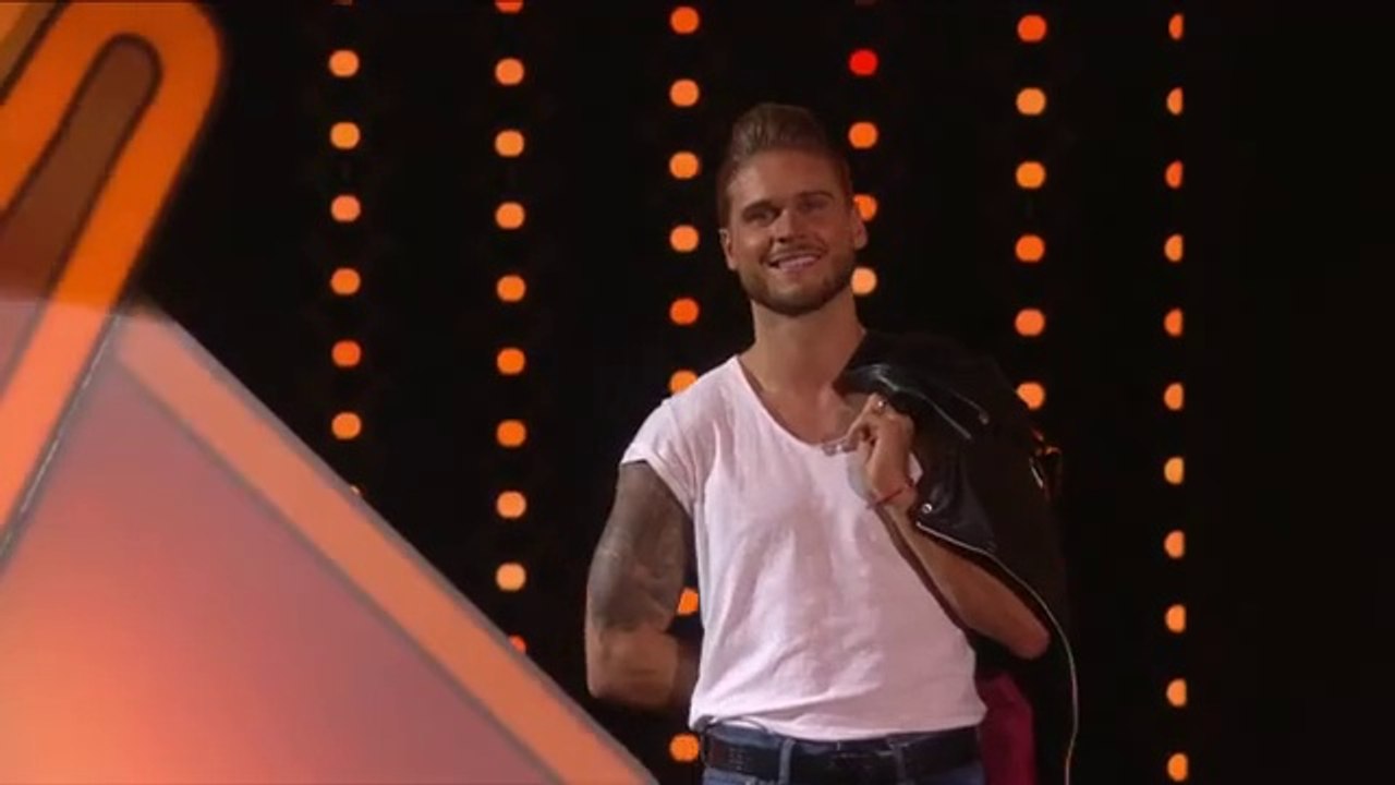 2021 Rúrik Gíslason @ Let's Dance-Don't worry be happy (Jive)