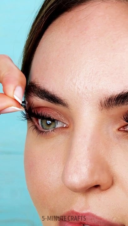 Saving your old false eyelashes  #makeup #makeuphacks #beautytips #beauty
