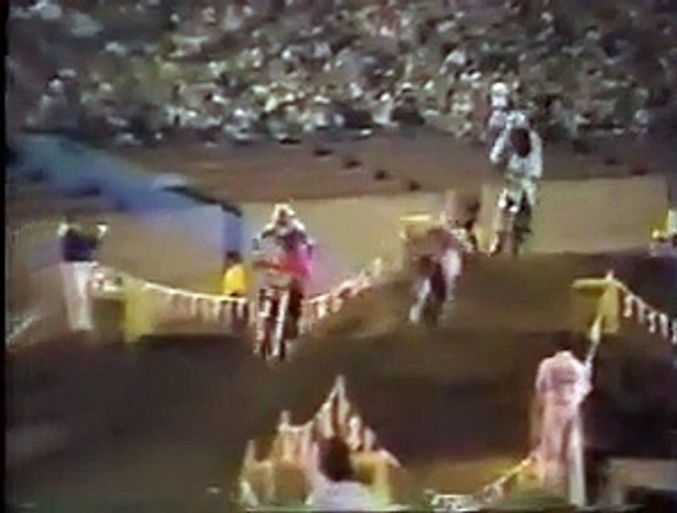 Throwback to 1986: Wild Willie Surratt Rides to Victory at the Superbowl of Motocross on His Honda CR125R!