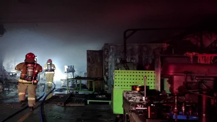 경북 경주 자동차 부품공장에서 불...3억 원 피해 / YTN