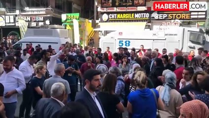 Diyarbakır'da İzinsiz Mitinge Polis Müdahale Etti, 6 Gözaltı