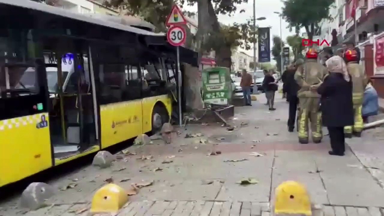 Bahçelievler’de İETT otobüsü ağaca çarptı: Yaralılar var