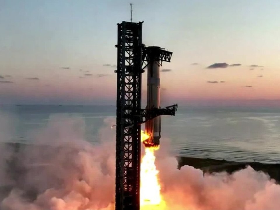 Sensation in der Raumfahrt: SpaceX fängt zum erstem Mal Rakete auf