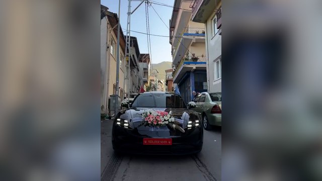 Ülkü Ocakları Başkanından Porsche’li çakarlı düğün konvoyu