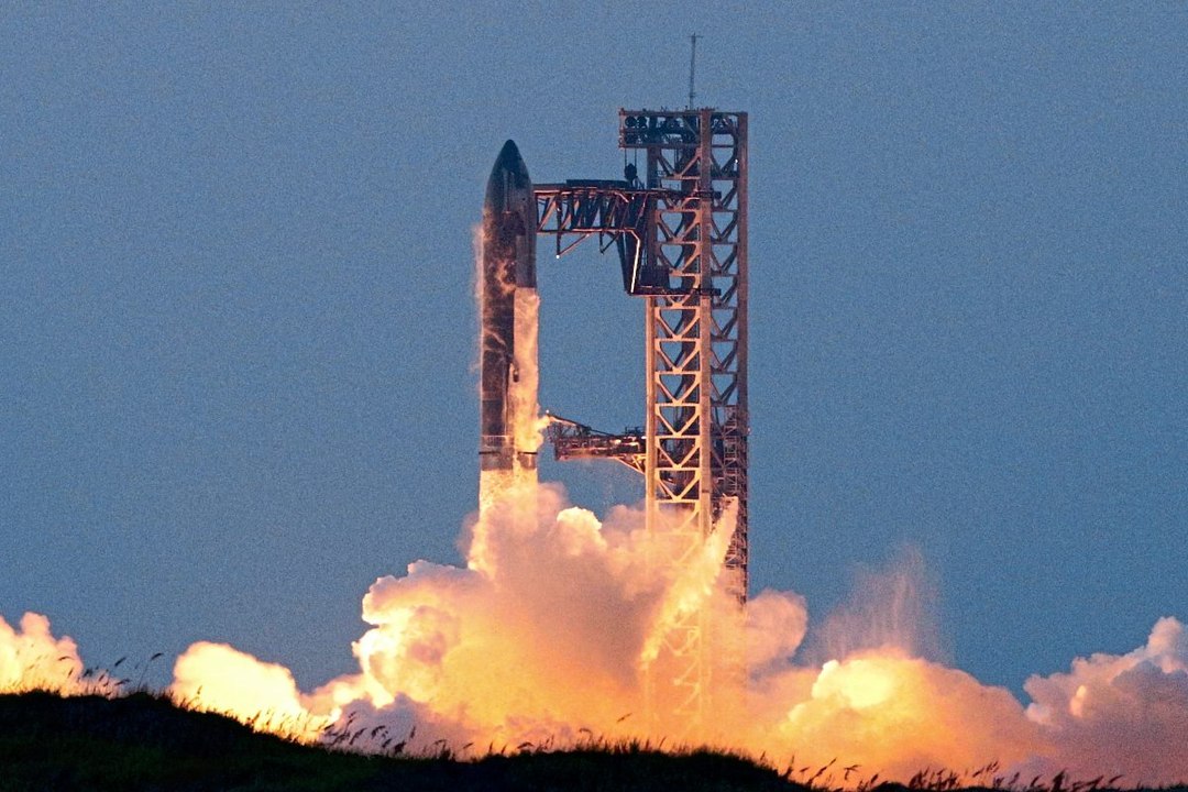 SpaceX gelingt erstmals Wiederauffangen von Raketenstufe