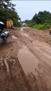 Les #transports en commun, c'est bien ; sauf l’impression aux #heures de #pointe de danser un slow avec 90 personnes en même temps ! Il ne faut cependant pas trop râler : ailleurs c’est le …Rock 'n' roll ! #BonLundi