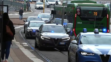Mattarella a Milano, il corteo presidenziale in via Farini