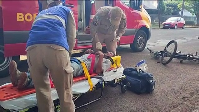 Ciclista fica ferido ao sofrer queda na Rua Rafael Picolli, no Centro