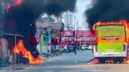 Ônibus é incendiado após acidente com BMW em Sítio Novo