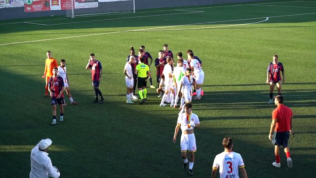 Insulti razzisti in campo, altro che allegria. Partita sospesa