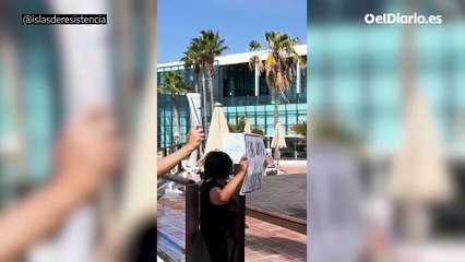 Activistas irrumpen en el hotel Papagayo Arena para denunciar su ilegalidad: ''Nuestra agua está en tu piscina''