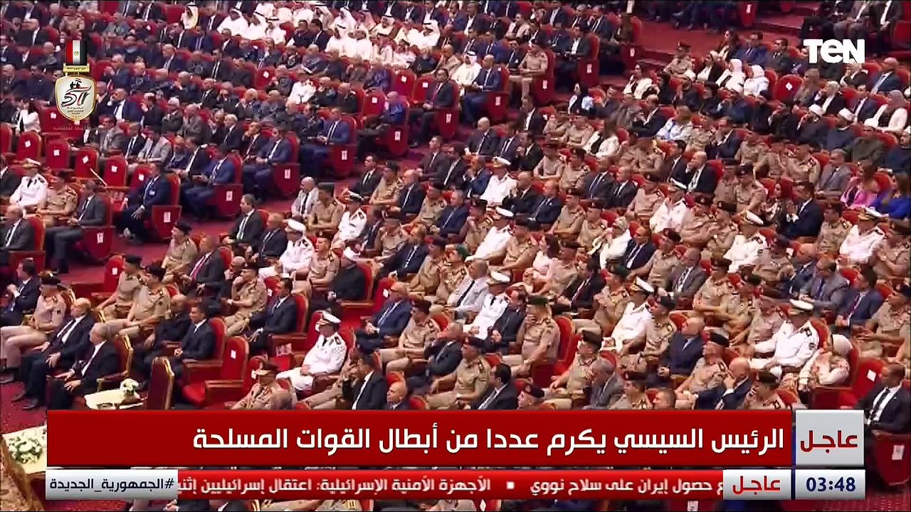 تكريم الرئيس السيسي لعدد من أبطال القوات المسلحة خلال الندوة التثقيفية الـ40