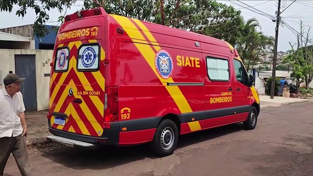 Estendendo roupas no varal, idosa tropeça e precisa ser socorrida pelo Siate