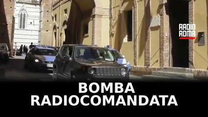 Bomba radiocomandata, 12 kg di coca e 2 pistole in casa